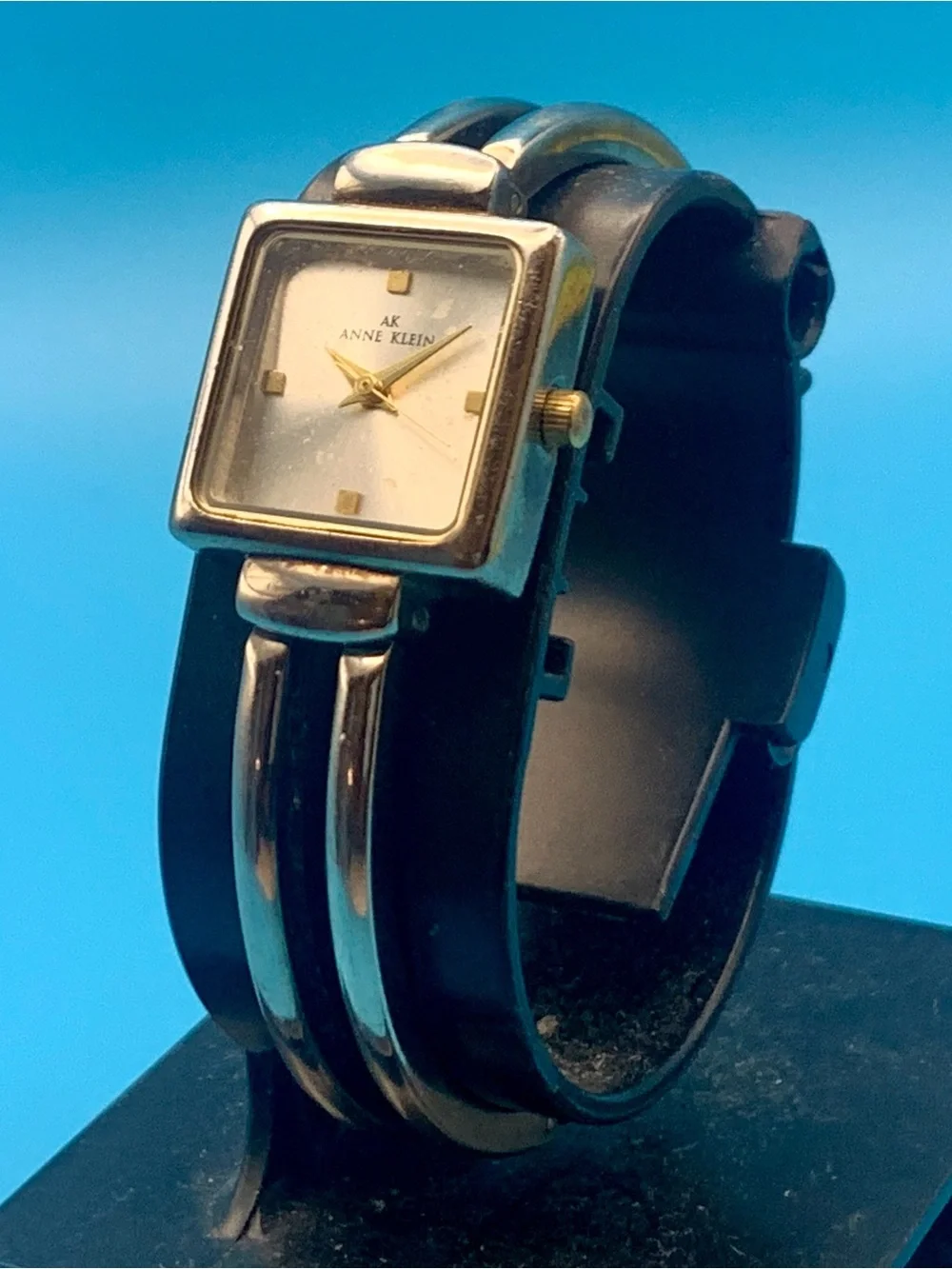 AK ANNE KLEIN 10/6355 Women’s Fashion Bracelet Quartz Wristwatch Works New Batt